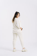 Lade das Bild in den Galerie-Viewer, Sahara Cream White Jogger Pants
